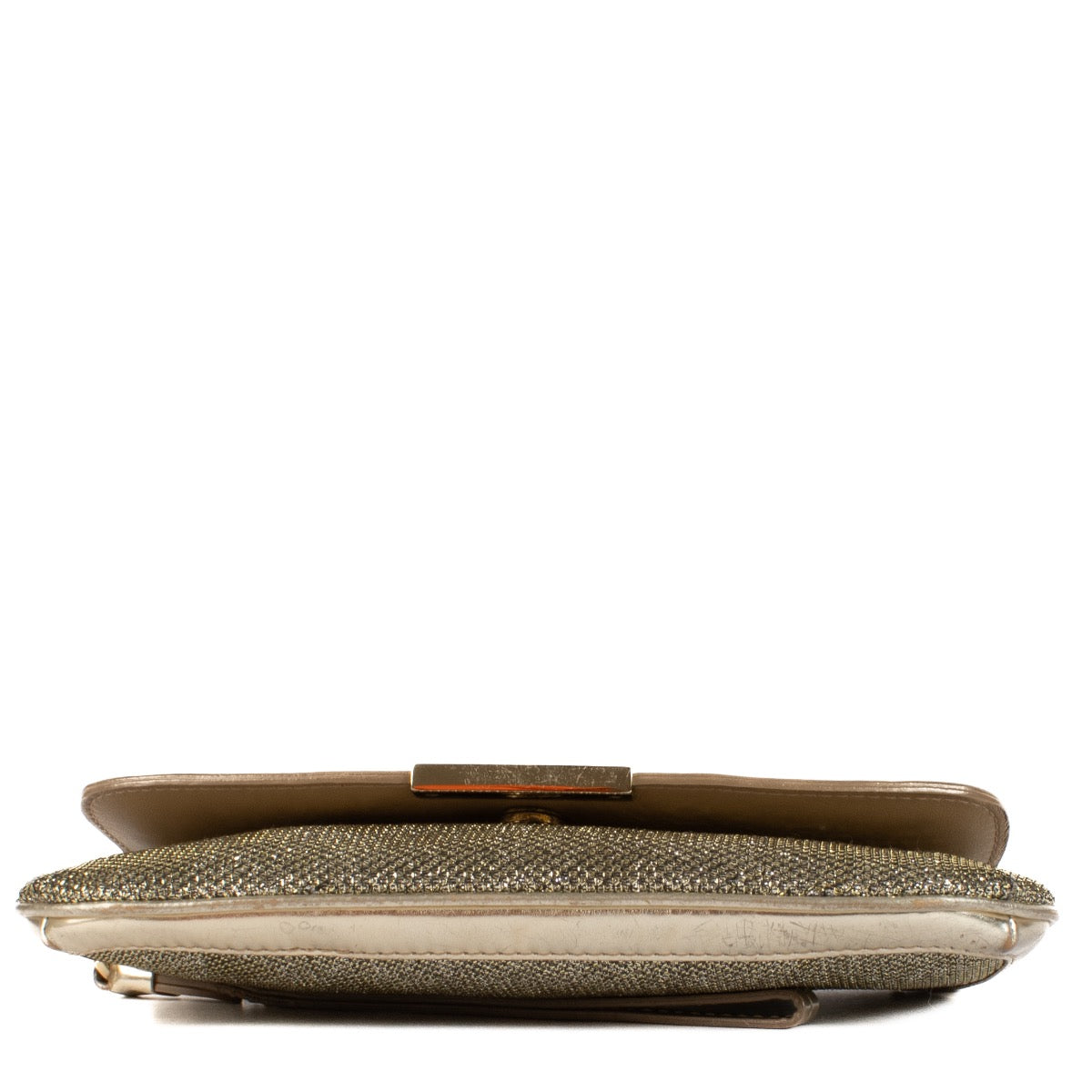 Shop safe online at Labellov in Antwerp, Brussels and Knokke this 100% authentic second hand Jimmy Choo Gold Glitter Zeta Clutch. Veilig online een authentiek tweedehands Jimmy Choo Gold Glitter Zeta Clutch kopen bij Labellov.