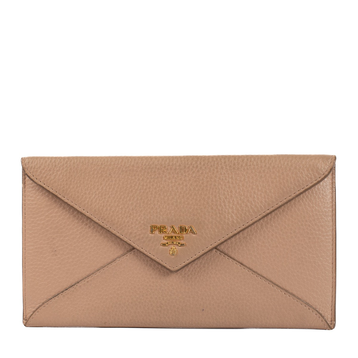 Shop safe online at Labellov in Antwerp, Brussels and Knokke this 100% authentic second hand Prada Beige Envelope Clutch. Veilig online kopen van authentieke tweedehands Prada Beige Envelope Clutch bij Labellov.