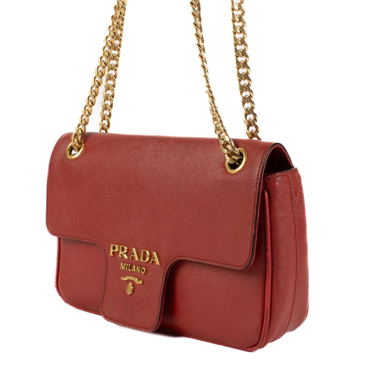 Shop safe online at Labellov in Antwerp, Brussels and Knokke this 100% authentic second hand Prada Red Saffiano Flap Crossbody Bag. Veilig online kopen bij Labellov deze authentieke Prada Red Saffiano Flap Crossbody handtas.
