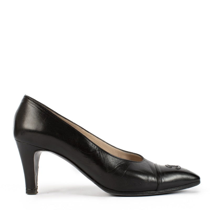 Chanel Black CC Pumps - size 37.5