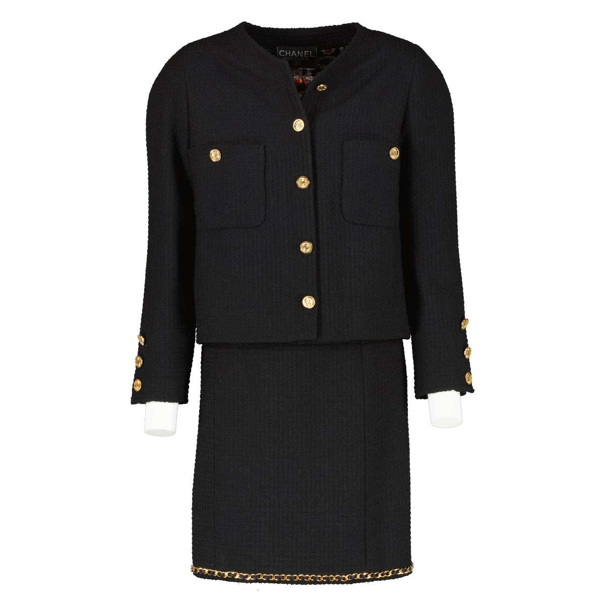 Authentic vintage second hand Chanel 90A Tweed Little Black Jacket/Skirt Set on www.labellov.com. Veilig online tweedehands authentieke Chanel 96A zwarte tweed set kopen bij Labellov.