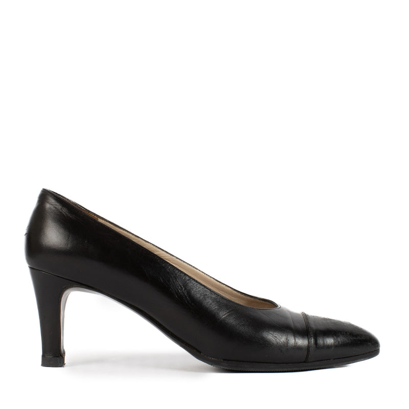 Chanel Black Classic Leather Pumps - size 37.5