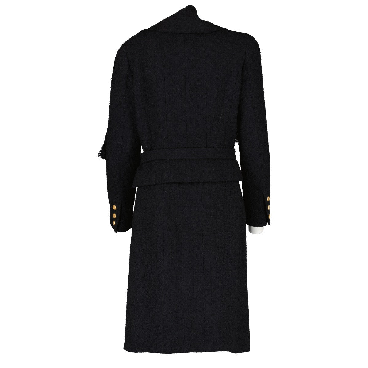 Authentic vintage second hand Chanel 96A Black Tweed Scarf/Jacket/Skirt Set on www.labellov.com. Veilig online tweedehands authentieke Chanel 96A Black Tweed sjaal, jas en rok set kopen bij Labellov.