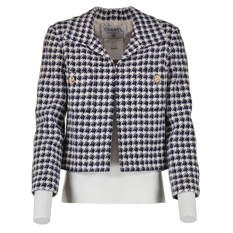 Shop safe online at Labellov in Antwerp, Brussels and Knokke this 100% authentic second hand Chanel Vintage Collection 16 Houndstooth Tweed Jacket. Veilig online tweedehands Chanel tweed vest kopen bij Labellov.