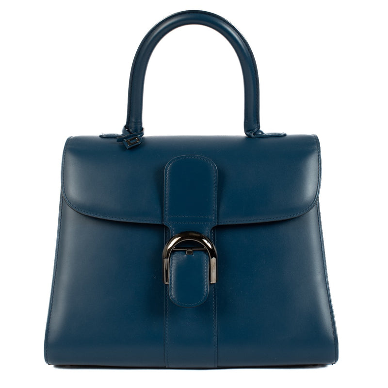 Shop safe online at Labellov in Antwerp, Brussels and Knokke this 100% authentic second hand Delvaux Bleu de Prusse Box Calf Brillant MM + Strap. Veilig online authentieke tweedehands Delvaux Brillant MM kopen bij Labellov.
