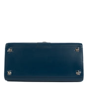 Shop safe online at Labellov in Antwerp, Brussels and Knokke this 100% authentic second hand Delvaux Bleu de Prusse Box Calf Brillant MM + Strap. Veilig online authentieke tweedehands Delvaux Brillant MM kopen bij Labellov.