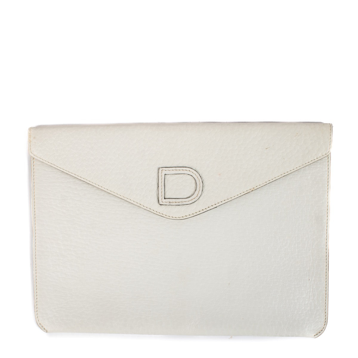 Shop safe online at Labellov in Antwerp, Brussels and Knokke this 100% authentic second hand Delvaux White Leather Envelope Clutch. Veilig online authentieke tweedehands Delvaux White Leather Envelope Clutch kopen bij Labellov.