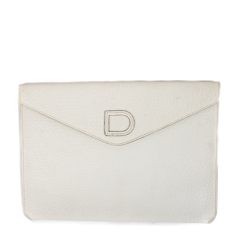 Shop safe online at Labellov in Antwerp, Brussels and Knokke this 100% authentic second hand Delvaux White Leather Envelope Clutch. Veilig online authentieke tweedehands Delvaux White Leather Envelope Clutch kopen bij Labellov.