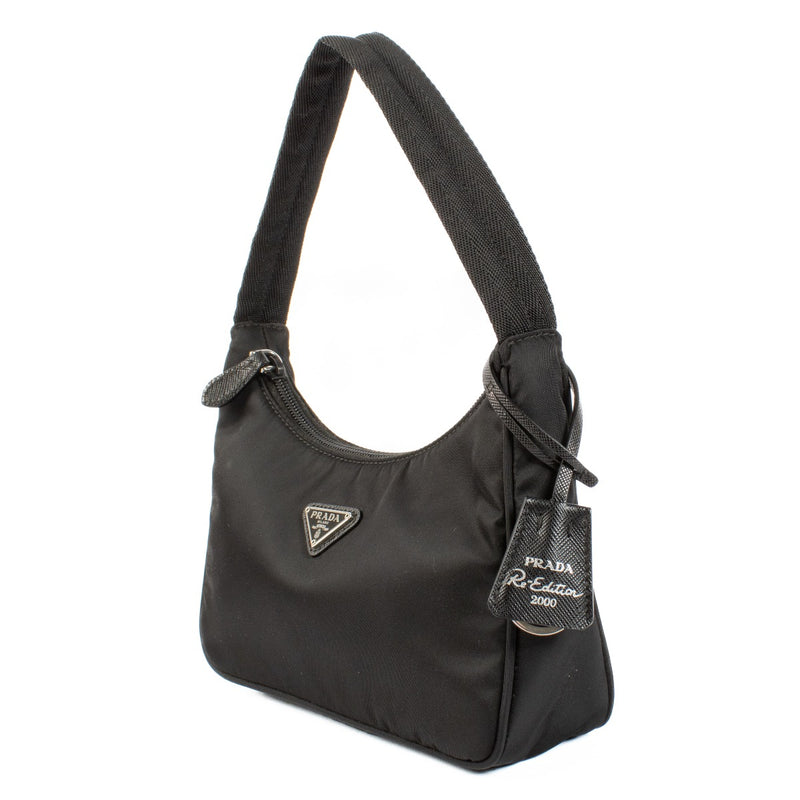 shop 100% authentic second hand Prada Black Nylon Re-Edition 2000 Bag on Labellov.com