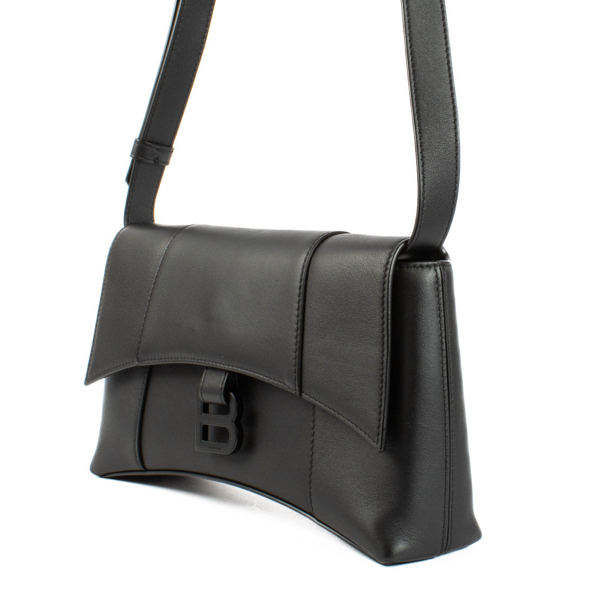 Balenciaga All-Black Downtown XS Bag aan de beste prijs bij Labellov tweedehands luxe in Antwerpen en Knokke