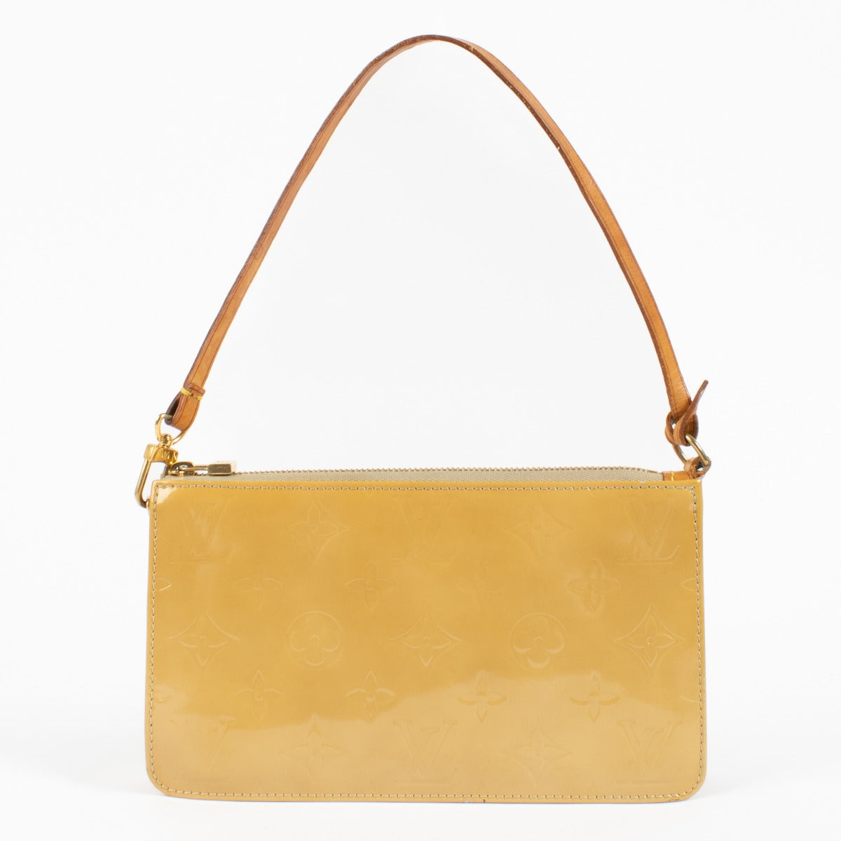 Shop safe online at Labellov in Antwerp and Knokke this second hand Louis Vuitton Beige Monogram Vernis Lexington Pochette