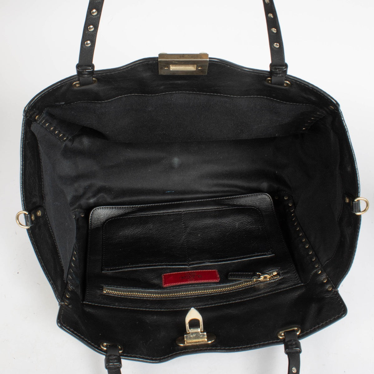 Authentic pre-loved Valentino Garavani Black Rockstud Shoulder Bag on Labellov.com