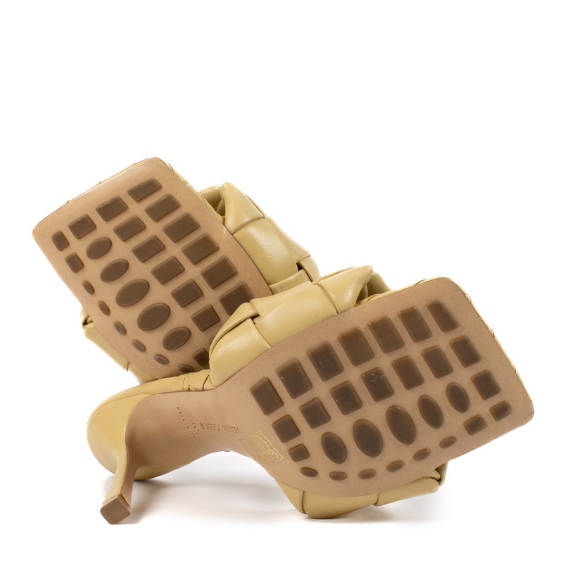 shop 100% authentic second hand Bottega Veneta Tapioca Lido Mule Sandals - Size 40 on Labellov.com
