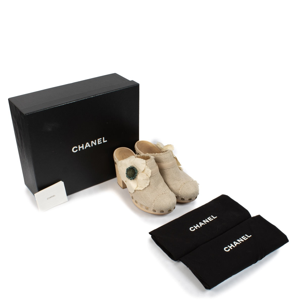 Shop safe online at Labellov in Antwerp, Brussels and Knokke these 100% authentic second hand Chanel Beige Wooden Clogs - size 37. Veilig online tweedehands authentieke Chanel Beige Wooden Clogs - size 37 kopen bij Labellov.