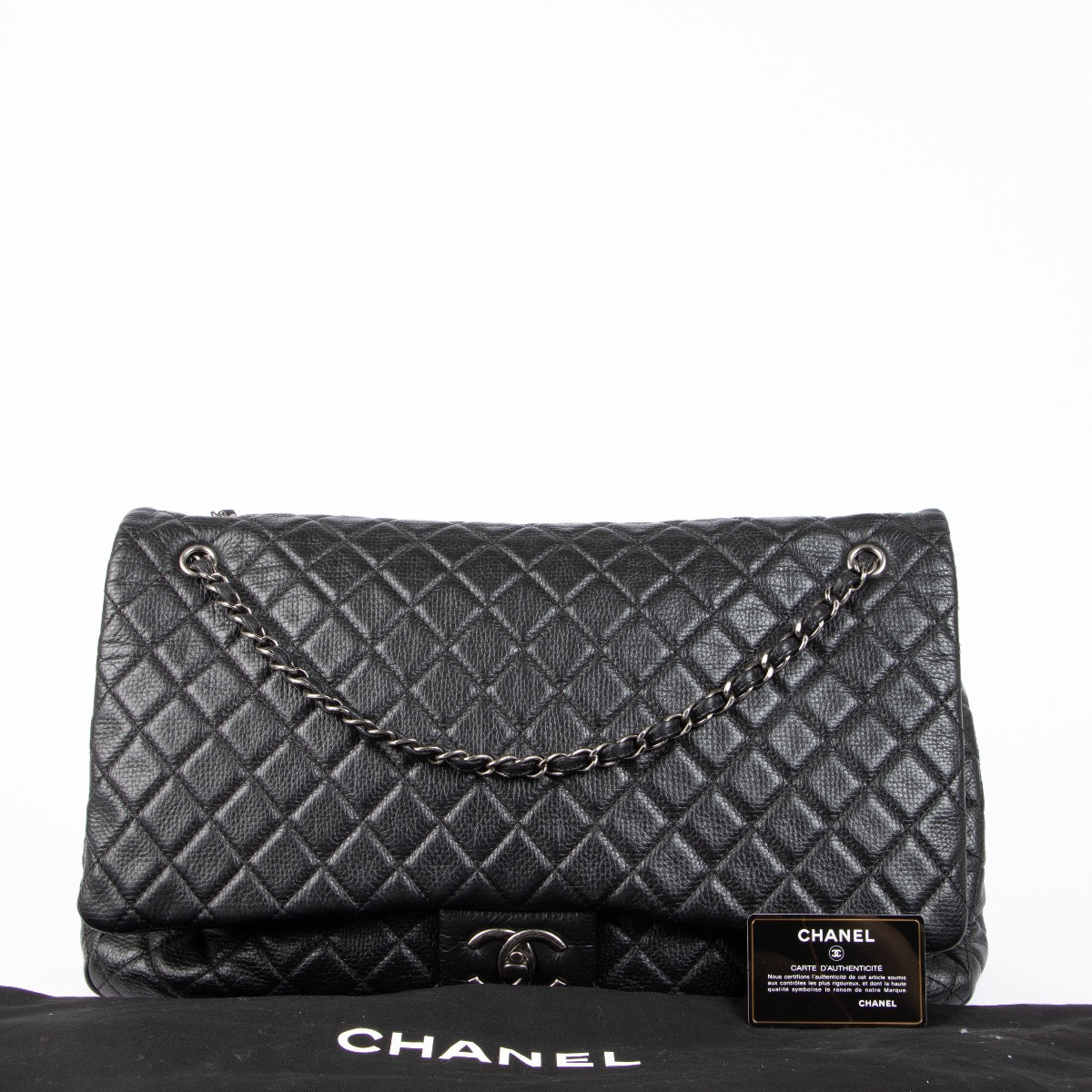 Shop safe online at Labellov in Antwerp, Brussels and Knokke this 100% authentic second hand Chanel Black Calfskin XXXL Airlines Travel Bag