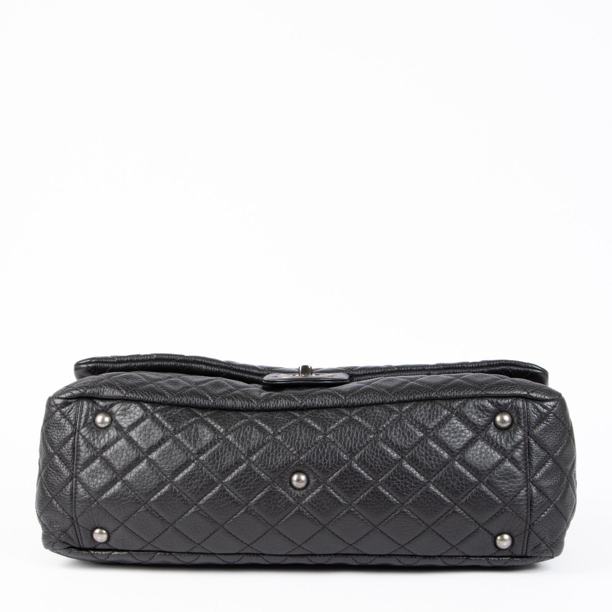 Shop safe online at Labellov in Antwerp, Brussels and Knokke this 100% authentic second hand Chanel Black Calfskin XXXL Airlines Travel Bag