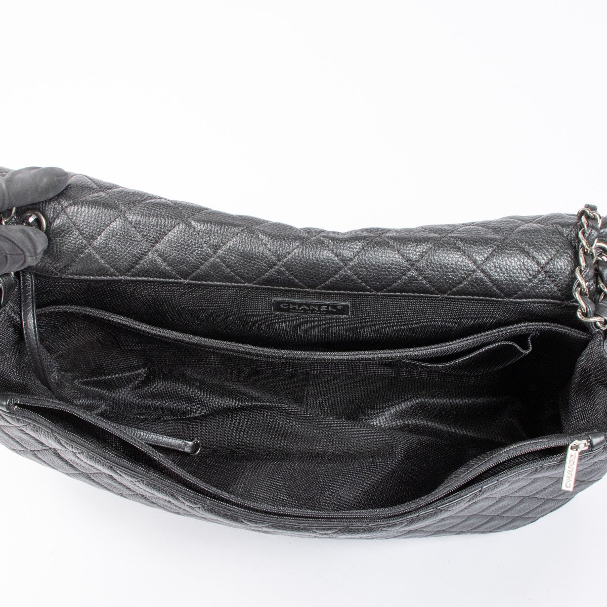Shop safe online at Labellov in Antwerp, Brussels and Knokke this 100% authentic second hand Chanel Black Calfskin XXXL Airlines Travel Bag