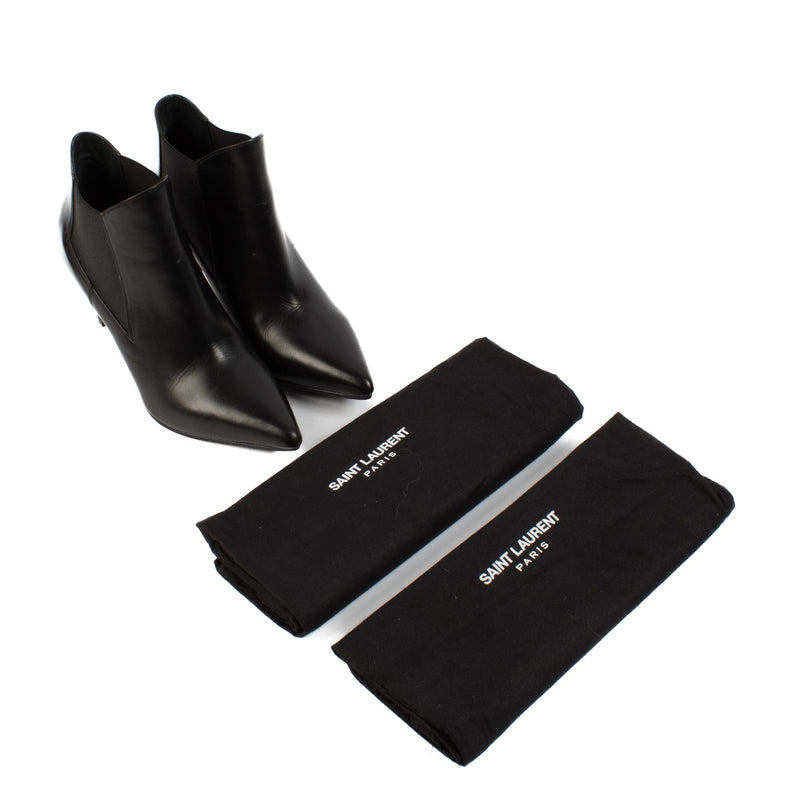 Shop safe online at Labellov in Antwerp, Brussels and Knokke these 100% authentic second hand Saint Laurent Black Leather Booties - size 36 1/2