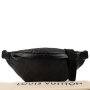 Louis Vuitton Black Monogram Shadow Discovery PM Bum Bag aan de beste prijs bij Labellov tweedehands luxe.