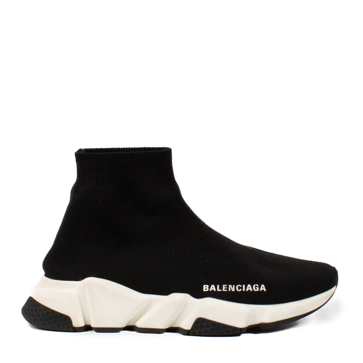 Shop safe online at Labellov in Antwerp, Brussels and Knokke these 100% authentic second hand balenciaga Black Speed Runner Trainers - size 38. Veilig online tweedehands Balenciaga Black Speed Runner Trainers - size 38 kopen bij Labellov in Antwerpen.