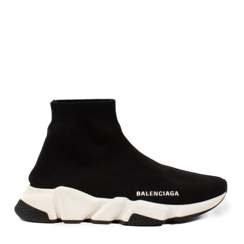 Shop safe online at Labellov in Antwerp, Brussels and Knokke these 100% authentic second hand balenciaga Black Speed Runner Trainers - size 38. Veilig online tweedehands Balenciaga Black Speed Runner Trainers - size 38 kopen bij Labellov in Antwerpen.