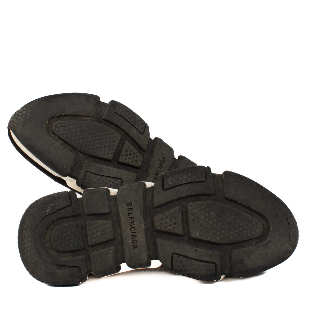 Shop safe online at Labellov in Antwerp, Brussels and Knokke these 100% authentic second hand balenciaga Black Speed Runner Trainers - size 38. Veilig online tweedehands Balenciaga Black Speed Runner Trainers - size 38 kopen bij Labellov in Antwerpen.