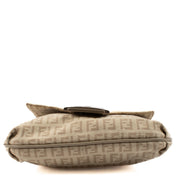 Shop safe online at Labellov in Antwerp, Brussels and Knokke this 100% authentic second hand Fendi FF Canvas Vintage Crossbody Bag. Veilig online tweedehands authentieke Fendi FF Canvas Vintage Crossbody handtas kopen bij Labellov.