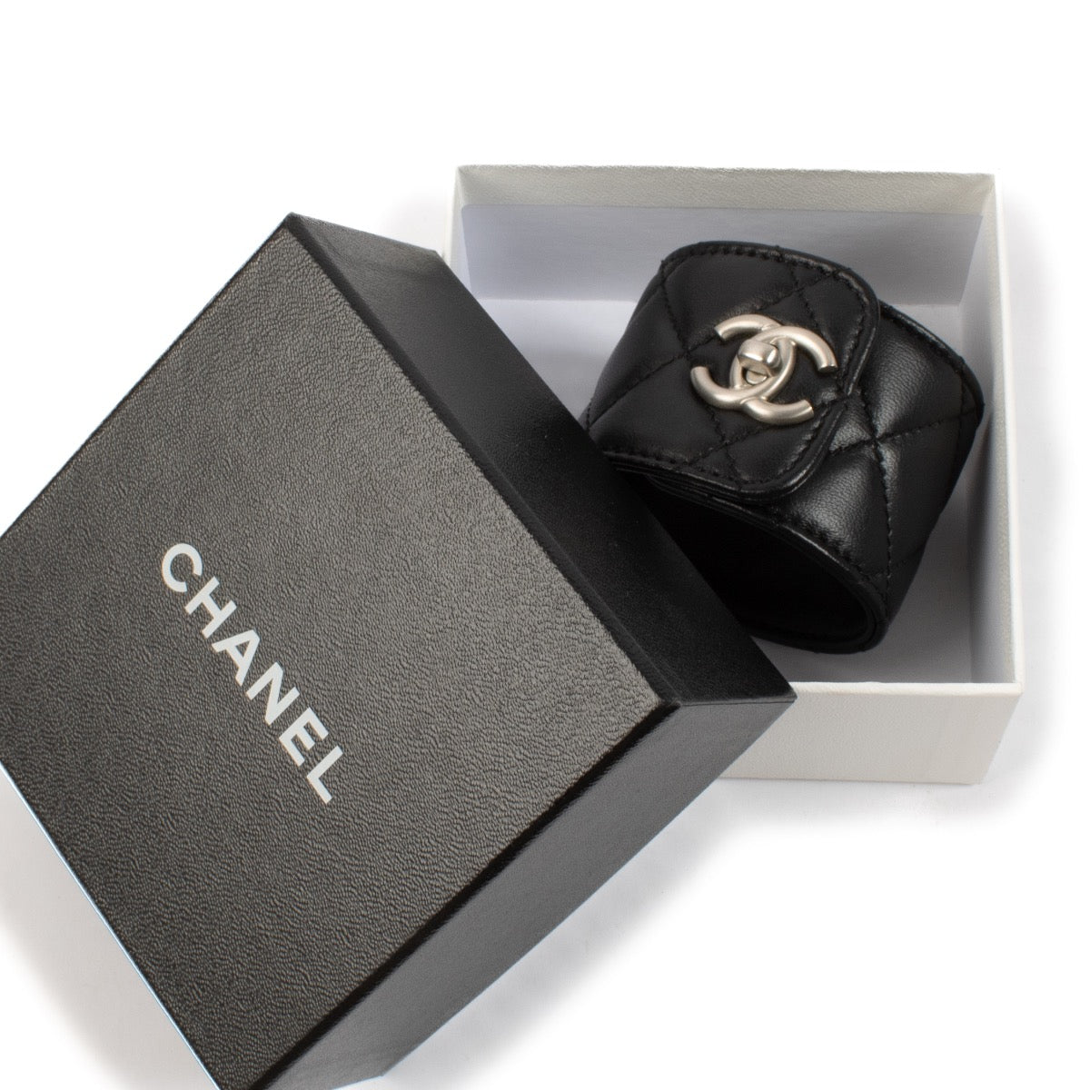 Shop safe online at Labellov in Antwerp, Brussels and Knokke these 100% authentic second hand Chanel Black 12A Quilted Leather Bracelet