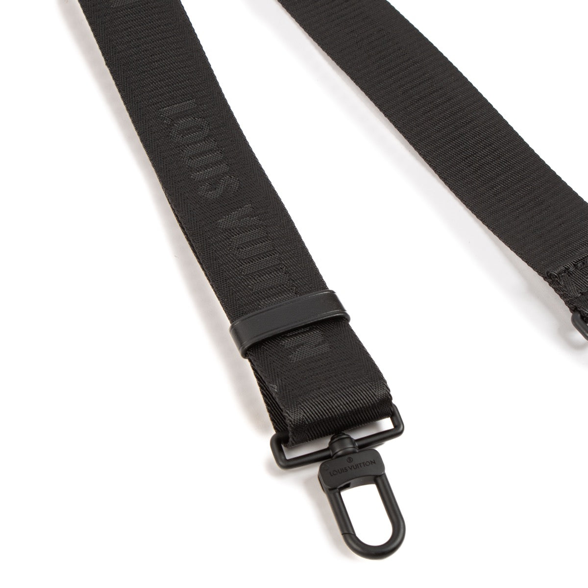 Shop safe online at Labellov in Antwerp, Brussels and Knokke this 100% authentic second hand Louis Vuitton Black Speedy Bag Strap. Veilig online tweedehands authentieke Louis Vuitton zwarte schouderriem kopen bij Labellov.