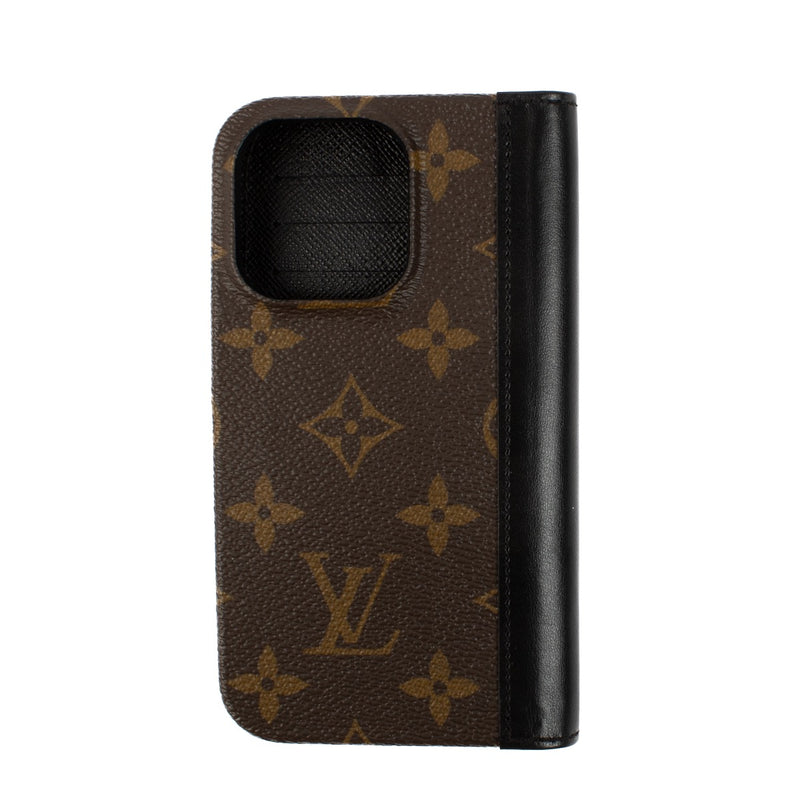 Shop safe online at Labellov in Antwerp, Brussels and Knokke this 100% authentic second hand Louis Vuitton Monogram iPhone 15Pro Case. Veilig online tweedehands authentieke Louis Vuitton Monogram iPhone 15Pro Case kopen bij Labellov.