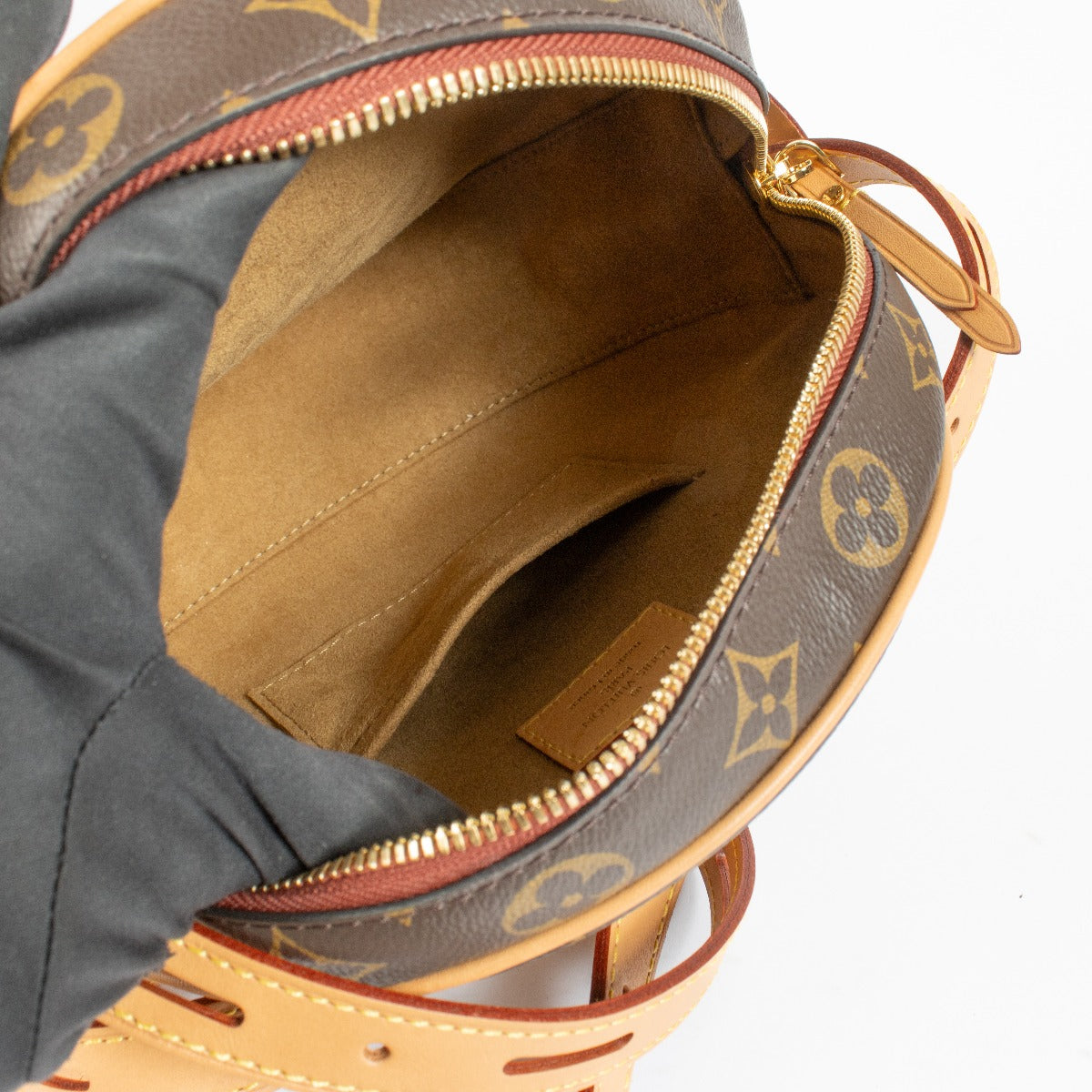 Authentic second-hand Louis Vuitton Monogram Boîte Chapeau Souple on labellov.com