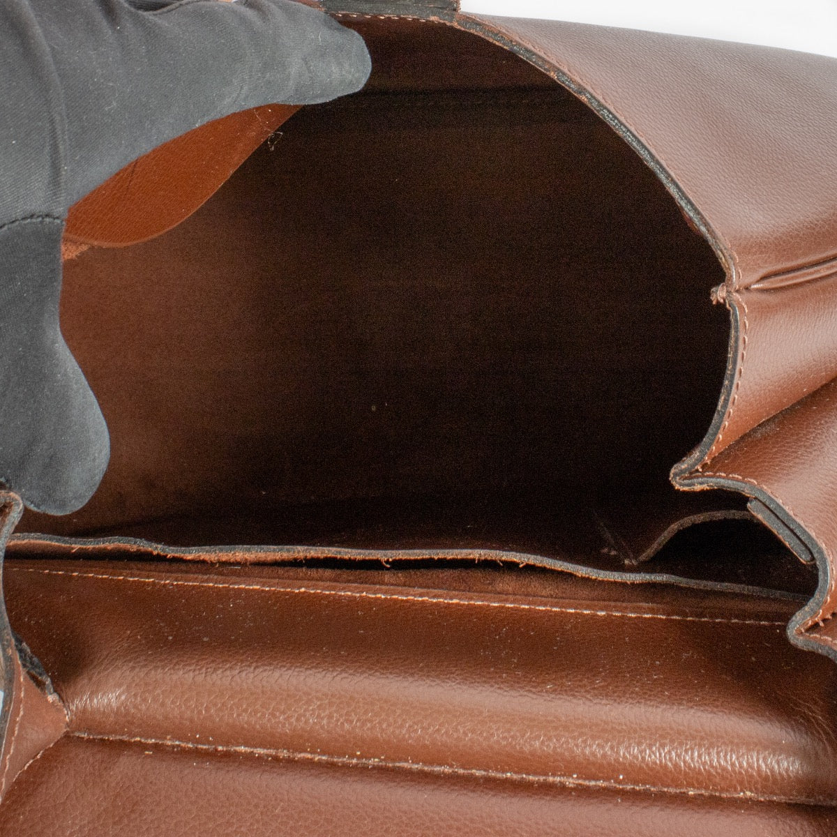 shop 100% authentic second hand Delvaux Ravello Jumping Nouveau Cerceau GM Bag on Labellov.com