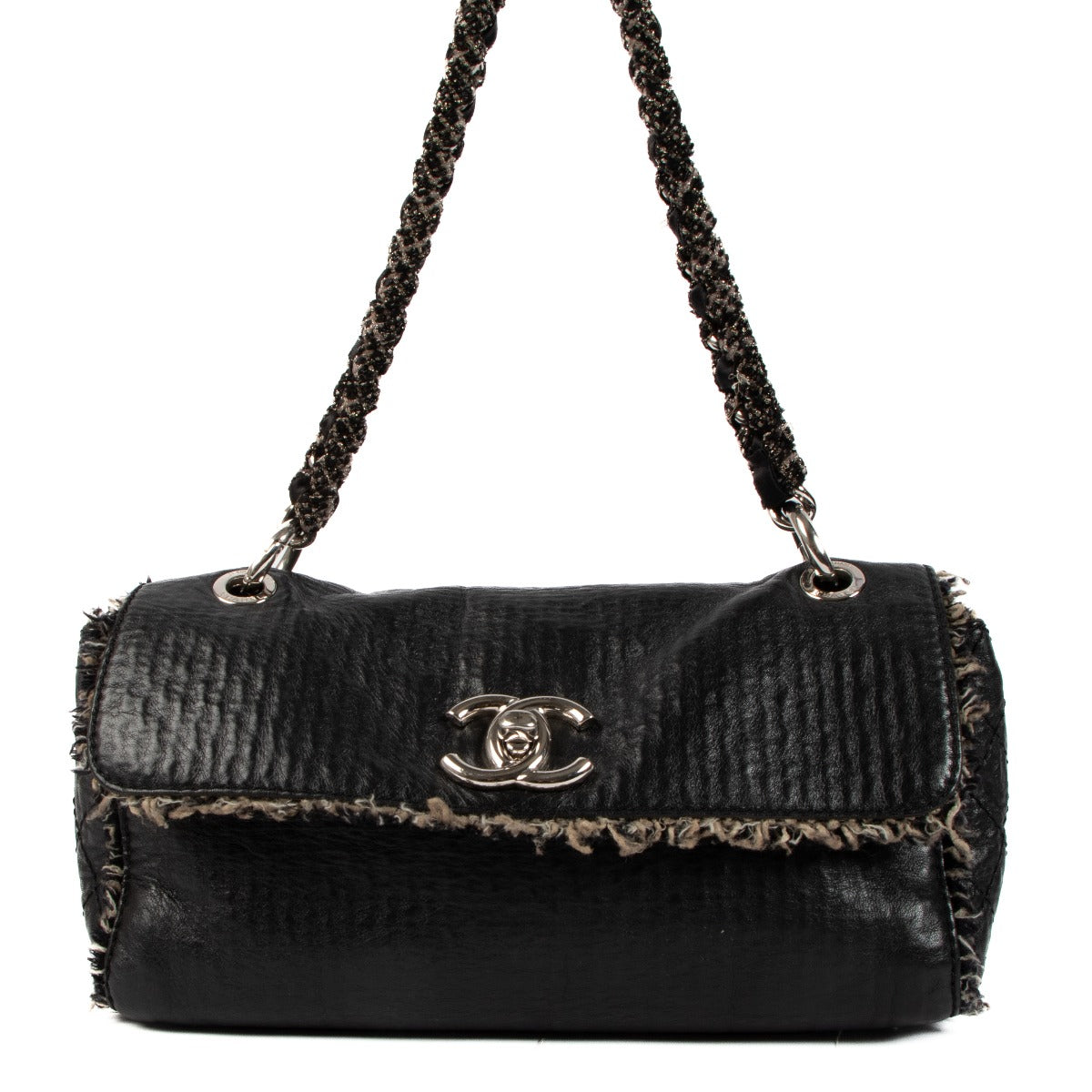Sac à rabat Chanel en cuir noir avec franges en tweed