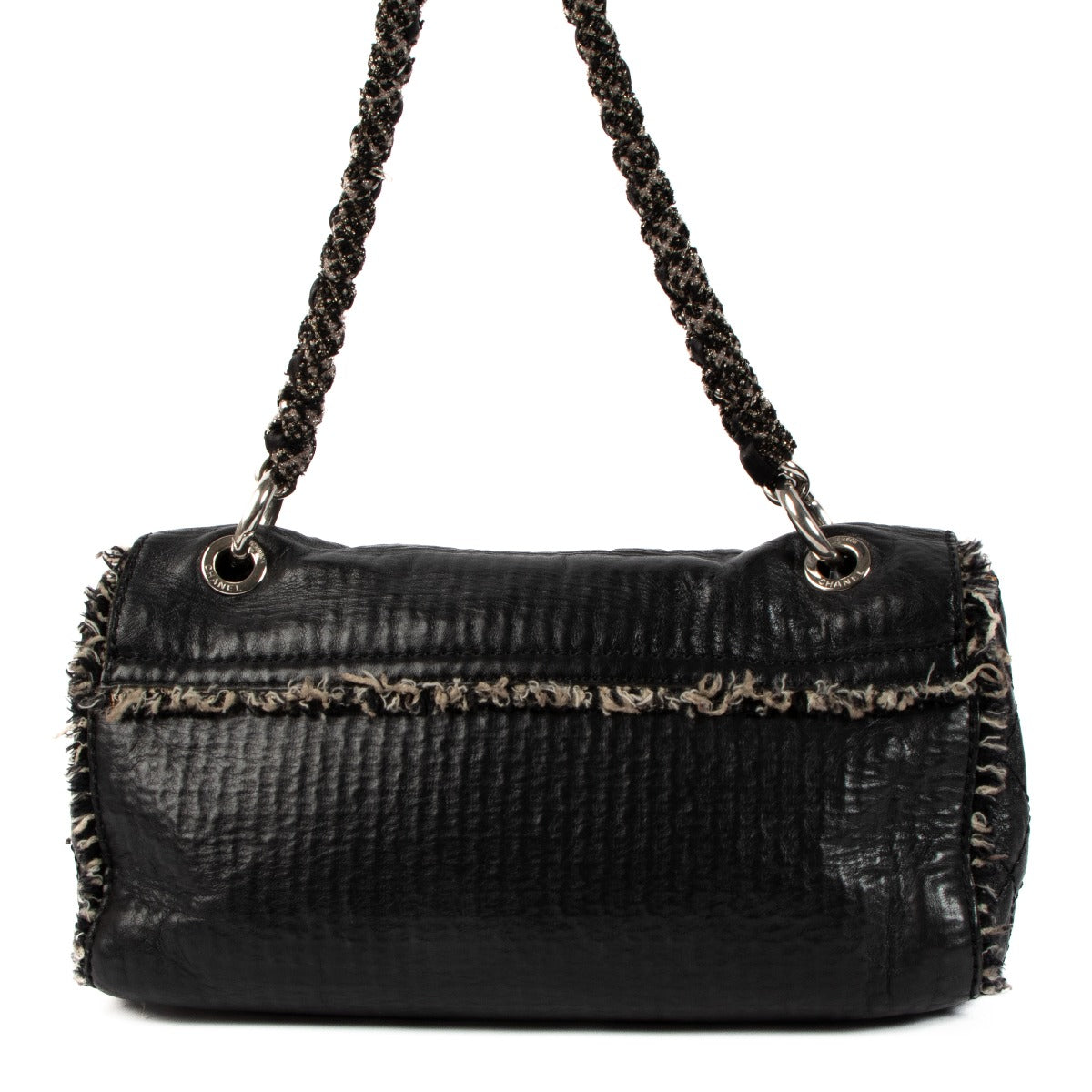 Sac à rabat Chanel en cuir noir avec franges en tweed