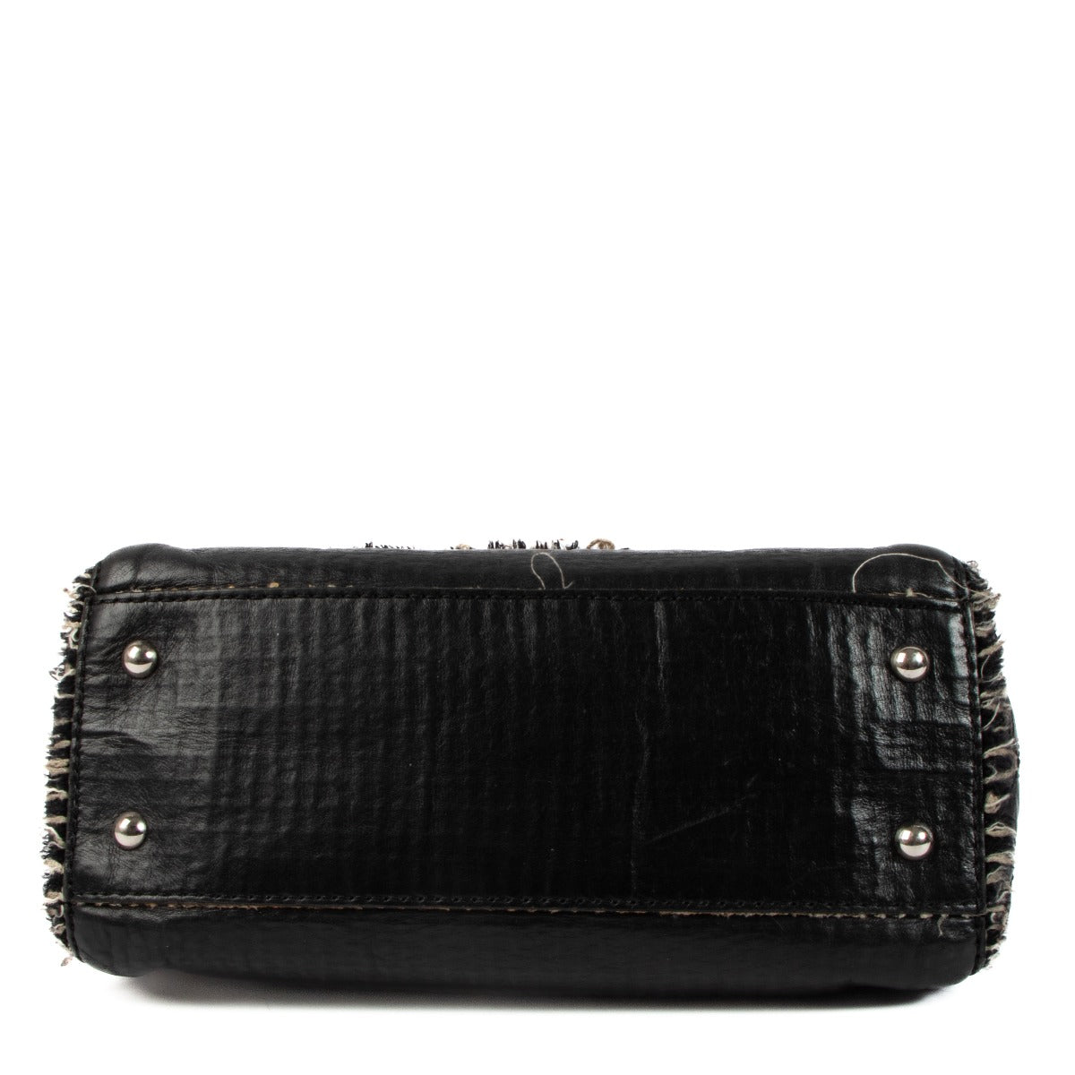 Sac à rabat Chanel en cuir noir avec franges en tweed