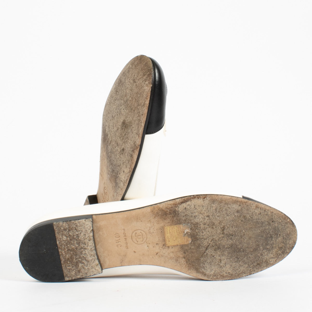shop 100% authentic second hand Chanel Black & White Ballet Flats - Size 40 1/2 on Labellov.com