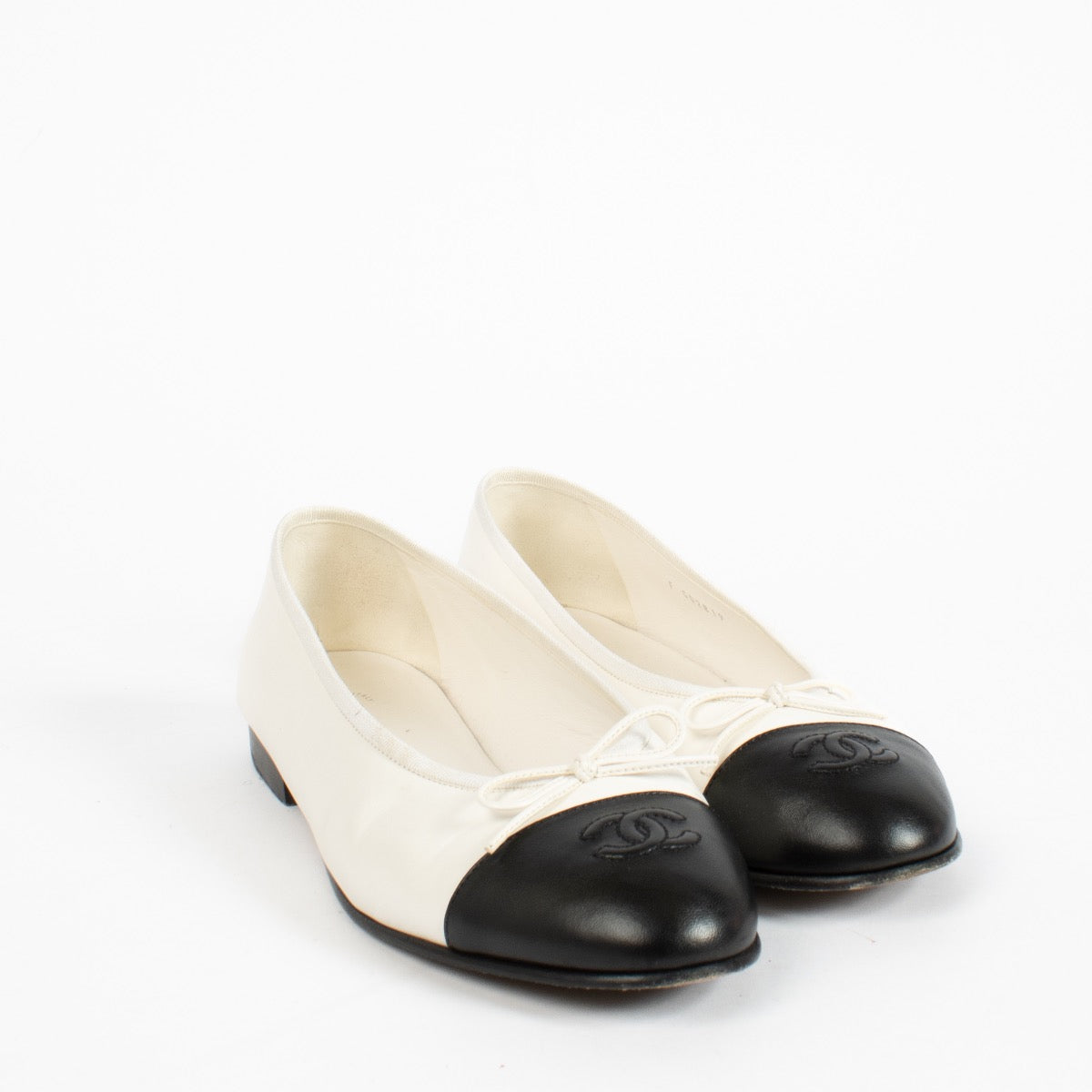 shop 100% authentic second hand Chanel Black & White Ballet Flats - Size 40 1/2 on Labellov.com
