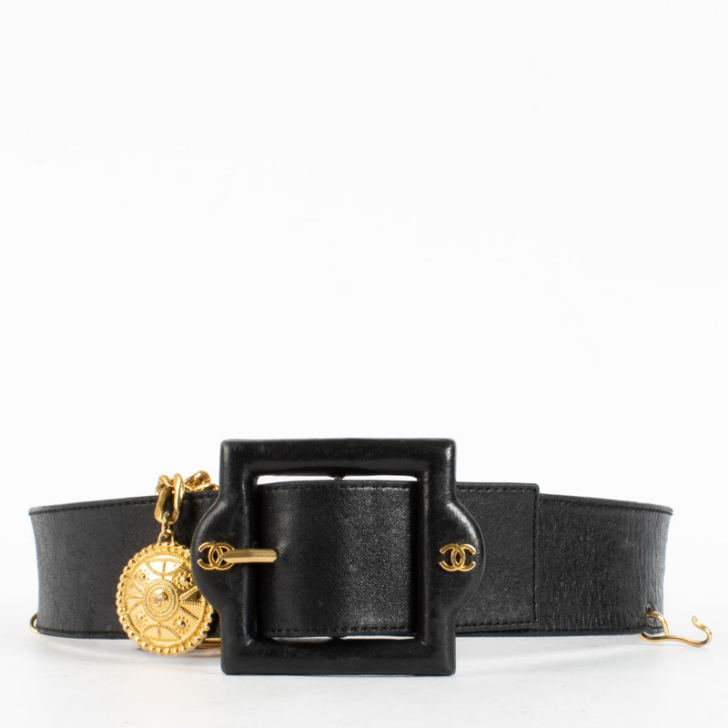 Authentic second-hand Chanel Black Leather Belt - Size 70 on labellov.com