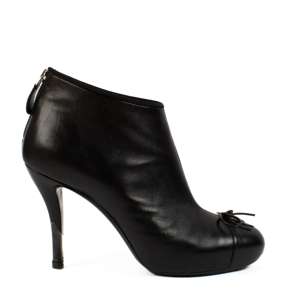 shop 100% authentic second hand Chanel Black Interlocking CC Boots - Size 40 on Labellov.com