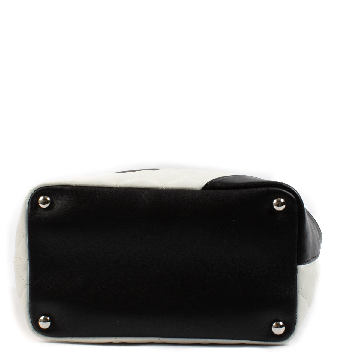 Shop 100% authentic secondhand Chanel White Cambon Shoulder Bag on Labellov.com