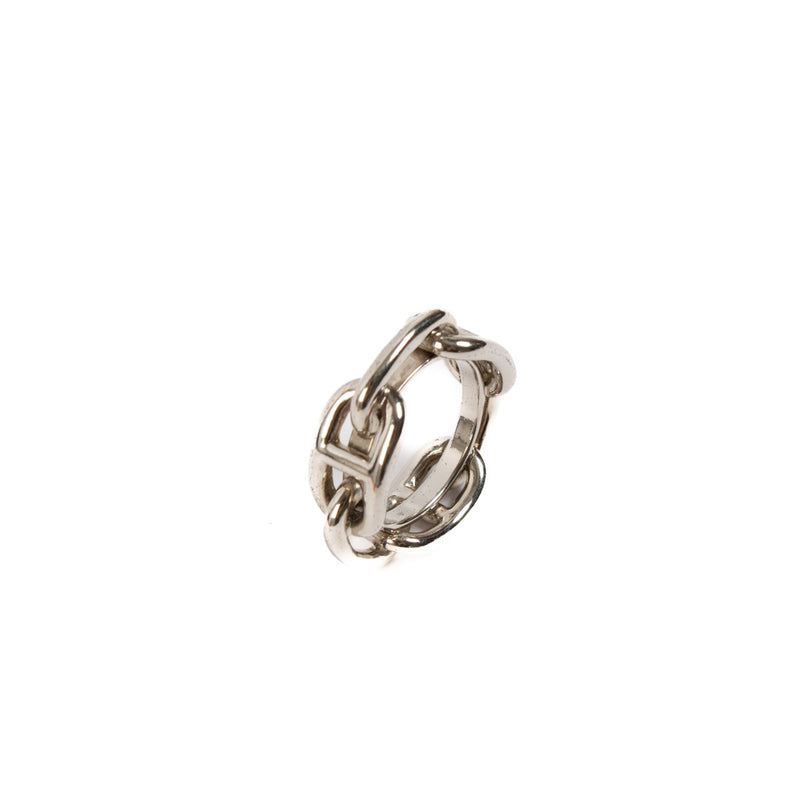 Hermès Silver Regate Scarf 90 Ring for the best price at Labellov secondhand luxury in Antwerp and Knokke. We buy and sell your preloved designer bags.