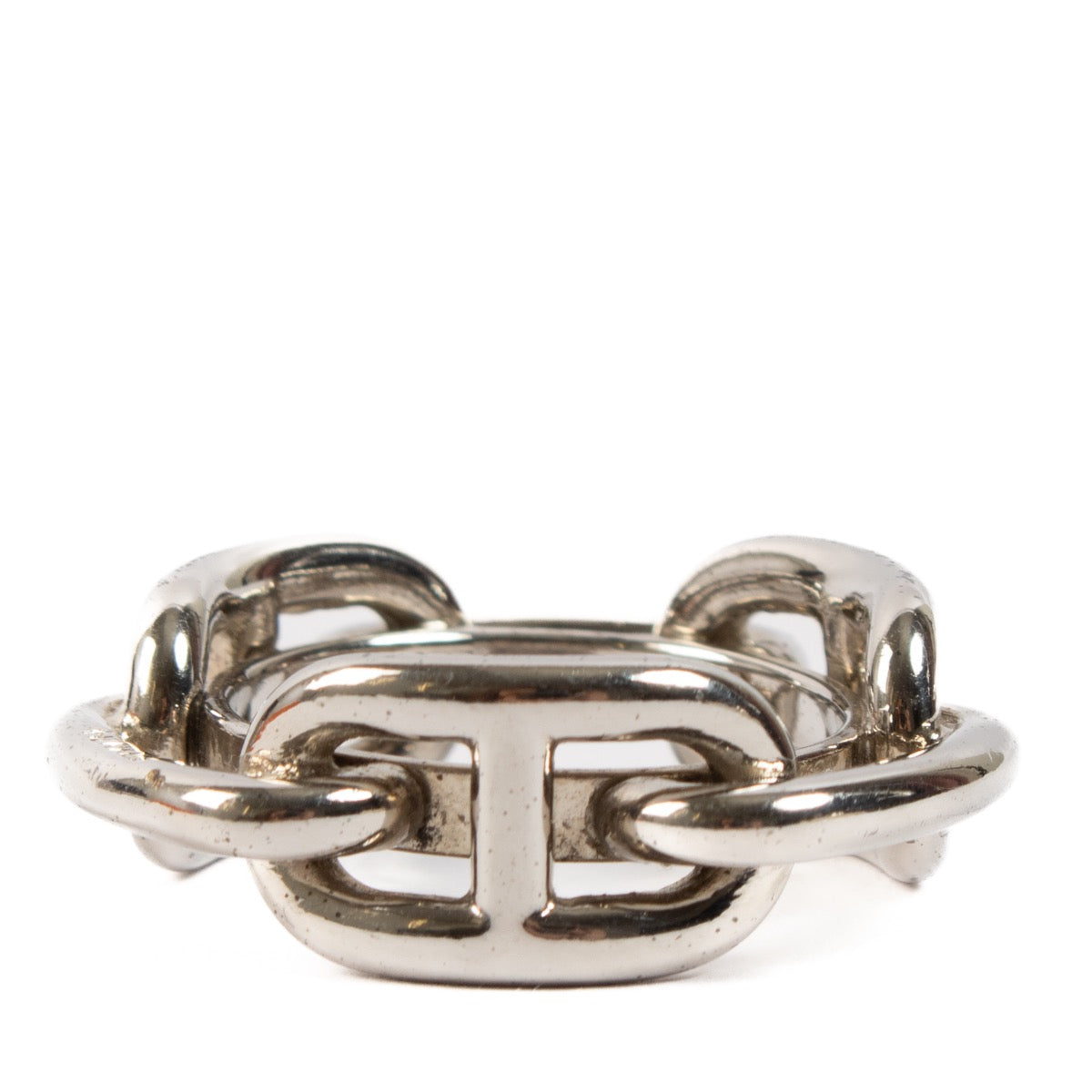 Hermès Silver Regate Scarf 90 Ring for the best price at Labellov secondhand luxury in Antwerp and Knokke. We buy and sell your preloved designer bags.