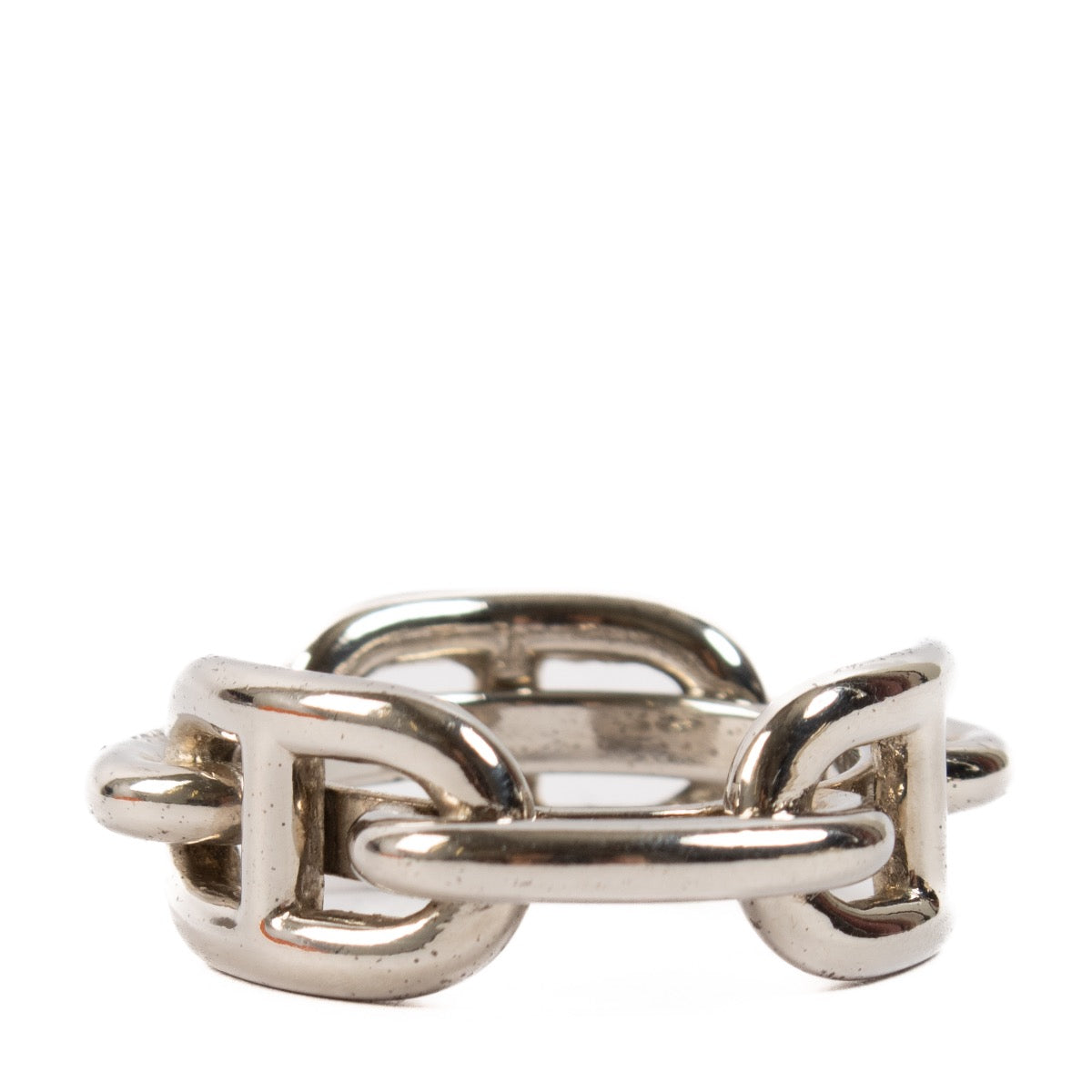 Hermès Silver Regate Scarf 90 Ring for the best price at Labellov secondhand luxury in Antwerp and Knokke. We buy and sell your preloved designer bags.