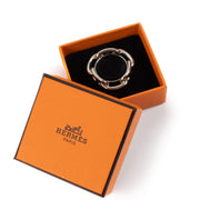 Hermès Silver Regate Scarf 90 Ring for the best price at Labellov secondhand luxury in Antwerp and Knokke. We buy and sell your preloved designer bags.