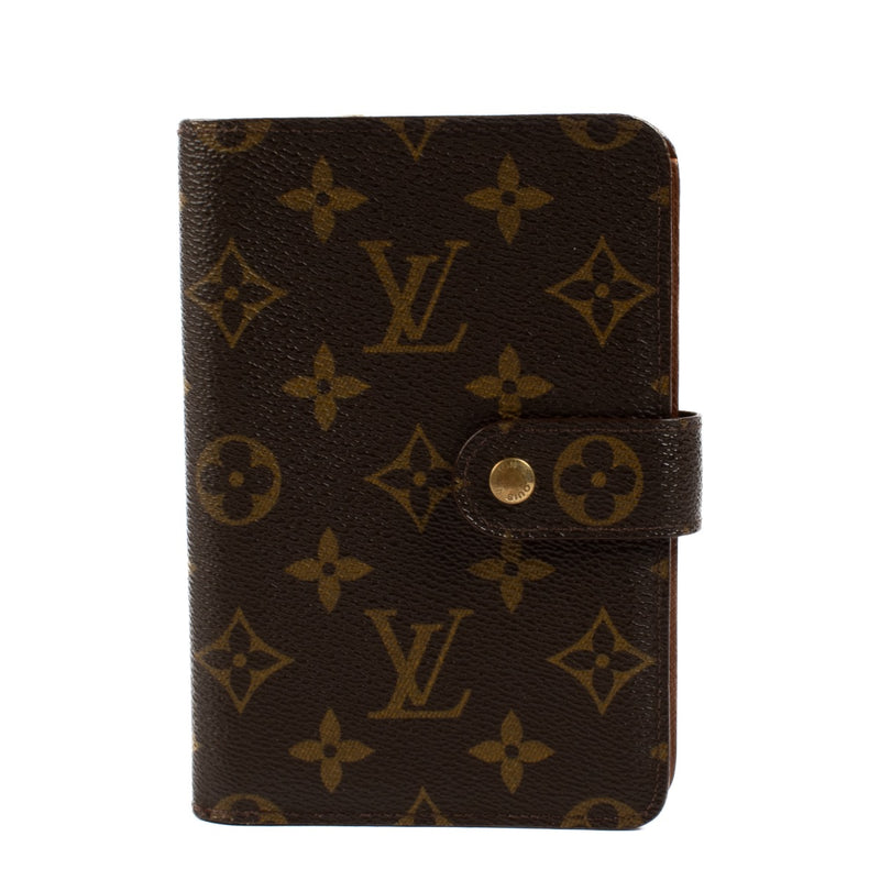 Louis Vuitton Monogram Zipper Wallet aan de beste prijs bij Labellov tweedehands luxe in Antwerpen en Knokke. We buy and sell your preloved and brand new designer bags and accessories.