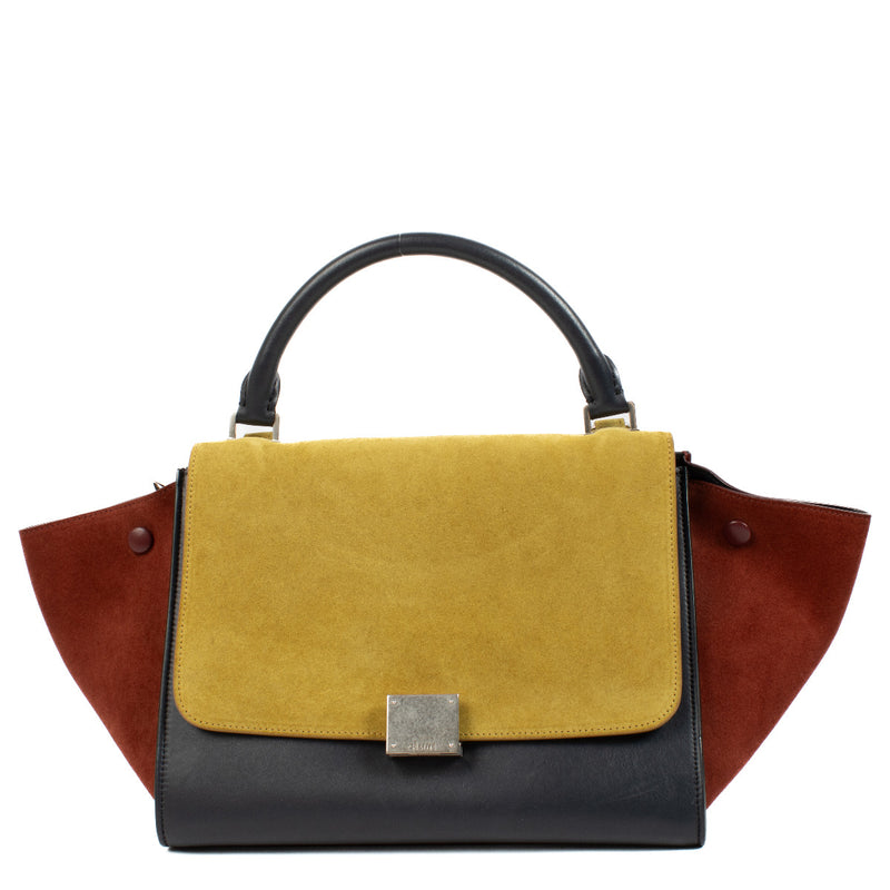Celine Tri-Color Small Trapeze Bag aan de beste prijs bij Labellov tweedehands luxe in Antwerpen en Knokke. We buy and sell your preloved and brand new designer bags.