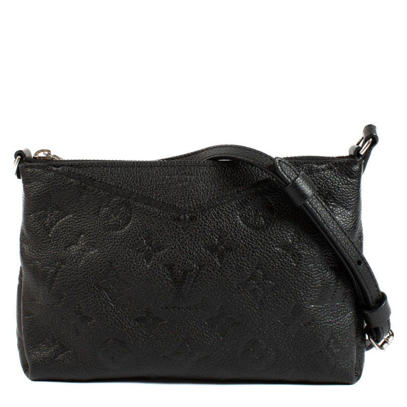 Louis Vuitton Black Monogram Empreinte Pallas Bag aan de beste prijs bij Labellov tweedehands luxe in Antwerpen en Knokke. We buy and sell your preloved and brand new designer bags.