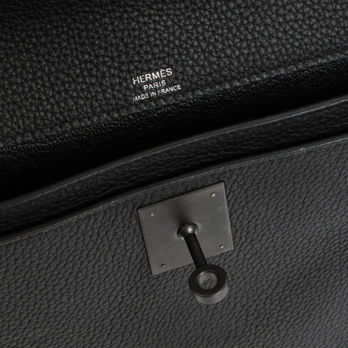 hermes kelly depeches 25, hermes kelly pouch, hermes kelly depeches second hand, hermes kelly depeches antwerpen, hermes depeches knokke, hermes depeches bruxelles, hermes depeches belgium, Hermès Kelly Dépêches 25 Monochrome