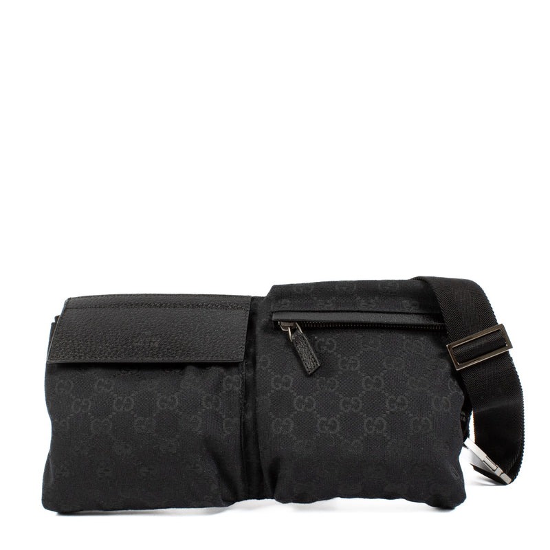 Shop safe online at Labellov in Antwerp, Brussels and Knokke this 100% authentic second hand Gucci Black Monogram Belt Bag. Veiling online tweedehands authentieke Gucci Black Monogram Belt Bag handtas kopen bij Labellov.