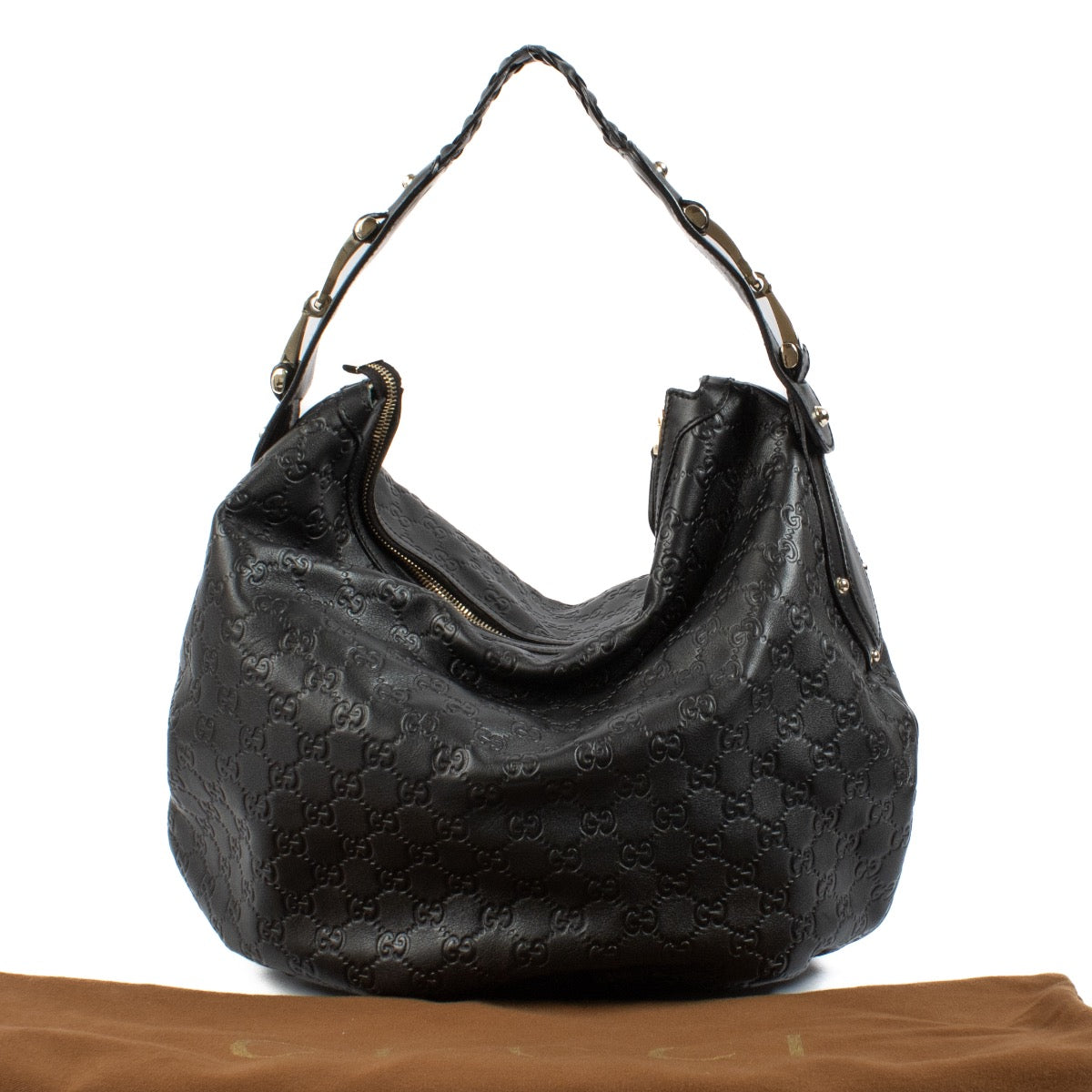 Shop safe online at Labellov in Antwerp, Brussels and Knokke this 100% authentic second hand Gucci Black Guccissima Pelham Shoulder Bag. Veilig online tweedehands authentieke Gucci Black Guccissima Pelham handtas kopen bij Labellov.